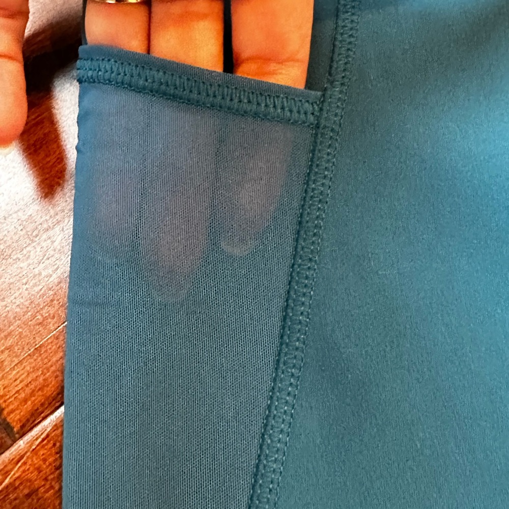 Uniqlo AIRism High Rise Capri Leggings Medium - Blue with pockets - Picture 4 of 11